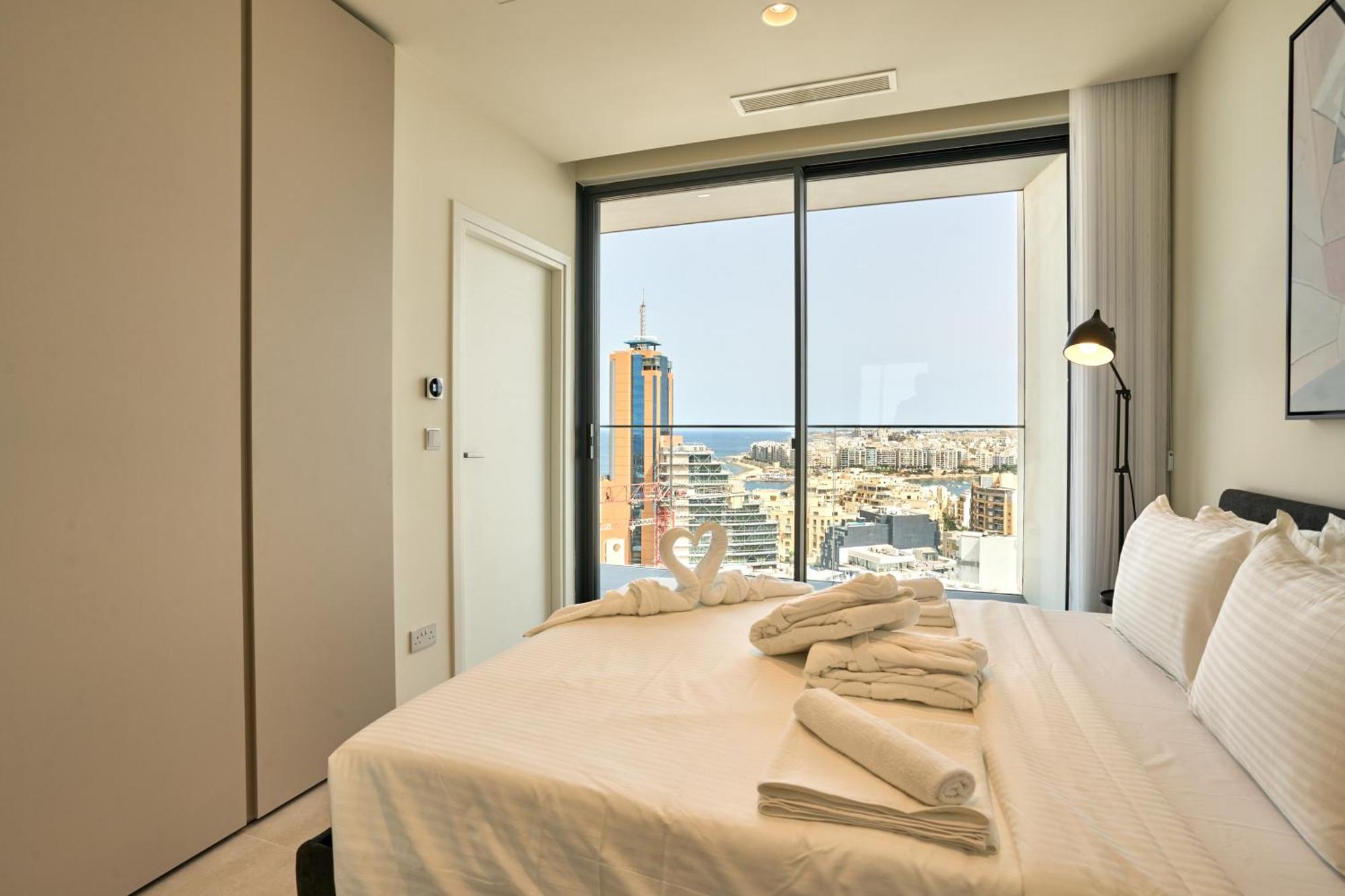 Luxury With Panoramic Sea Views In Mercury Towers St. Julian's