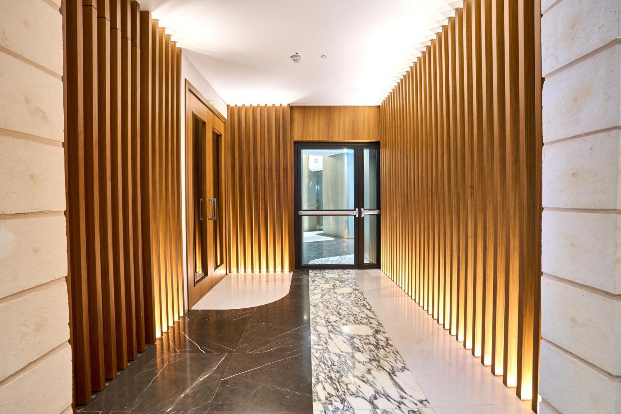 Luxury With Panoramic Sea Views In Mercury Towers