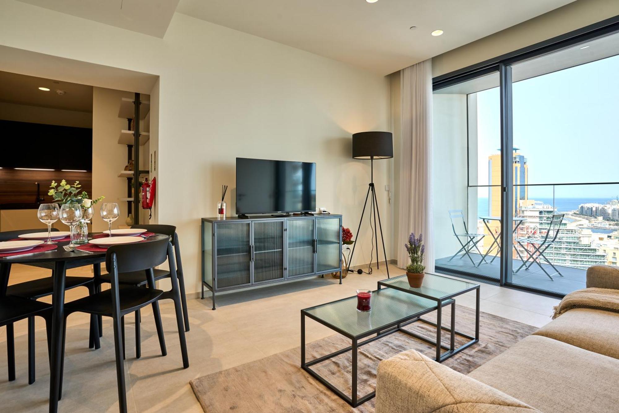 Luxury With Panoramic Sea Views In Mercury Towers *