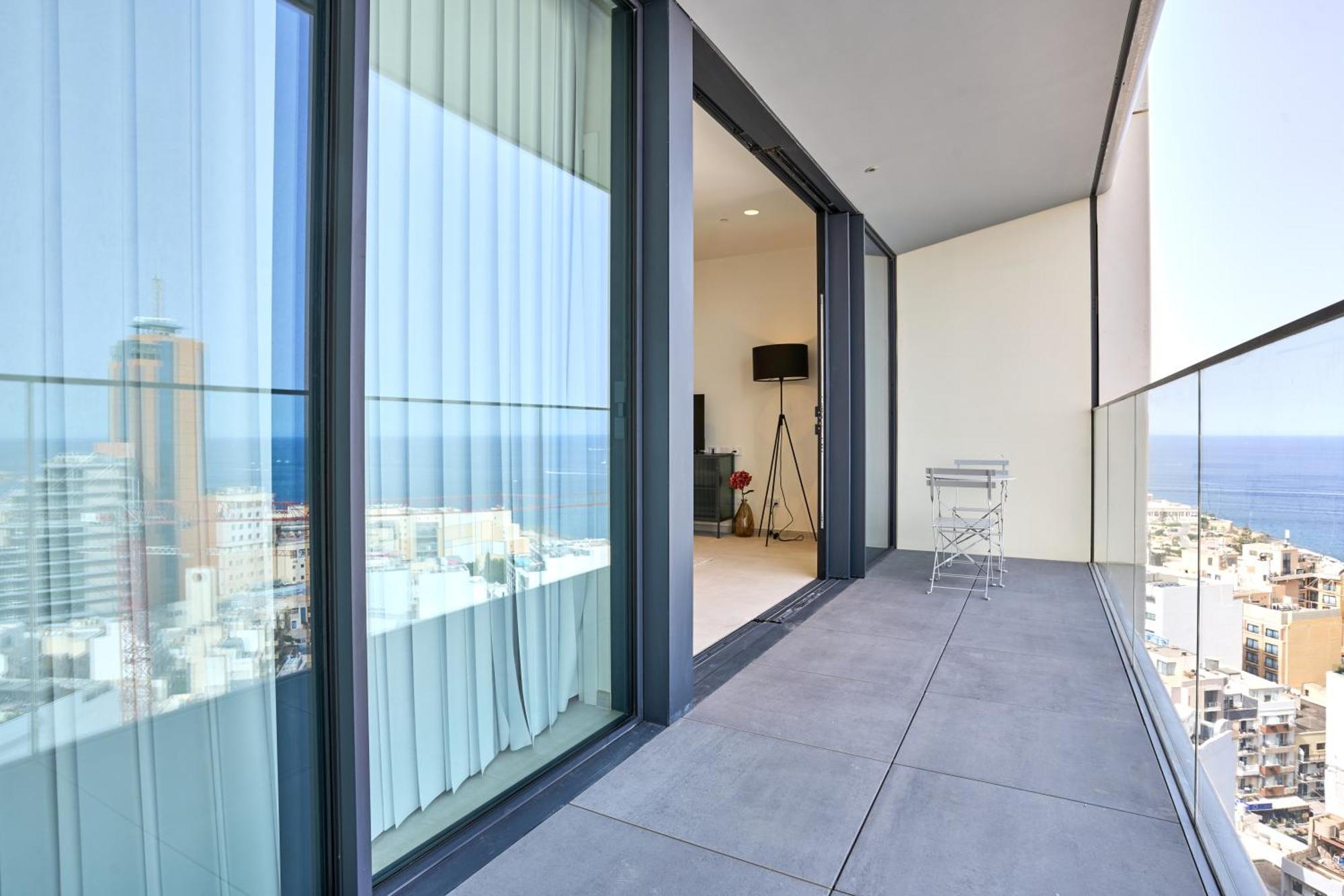 Luxury With Panoramic Sea Views In Mercury Towers St. Julian's